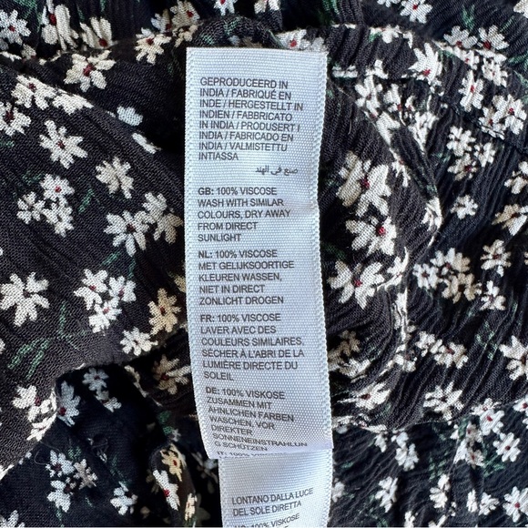 FatFace Floral Flutter Sleeve Top - Picture 6 of 7